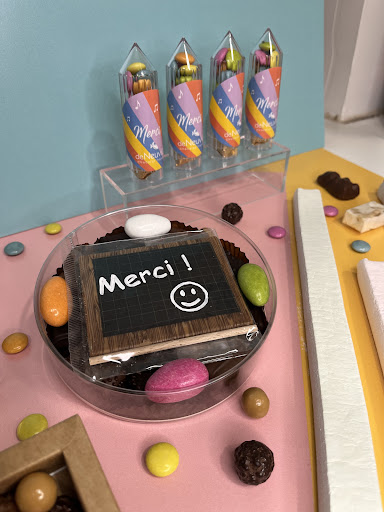 Vitrine sortie des classes